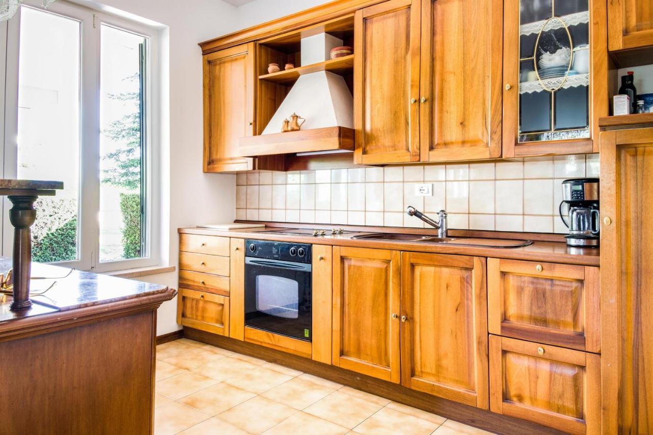 Villa Carini With 3000 Mq Garden & Heated Pool Castelnuovo del Garda Luaran gambar