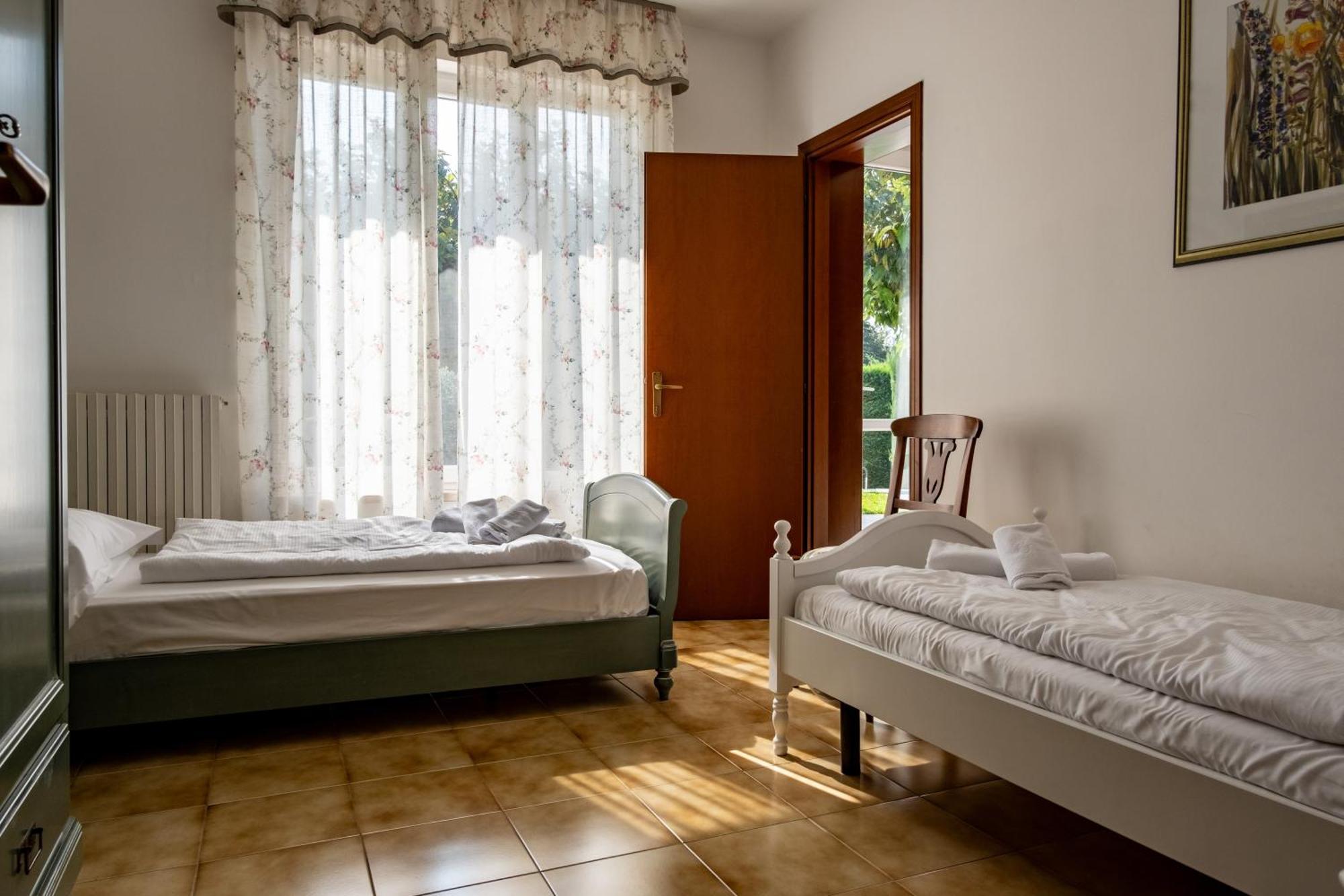 Villa Carini With 3000 Mq Garden & Heated Pool Castelnuovo del Garda Luaran gambar