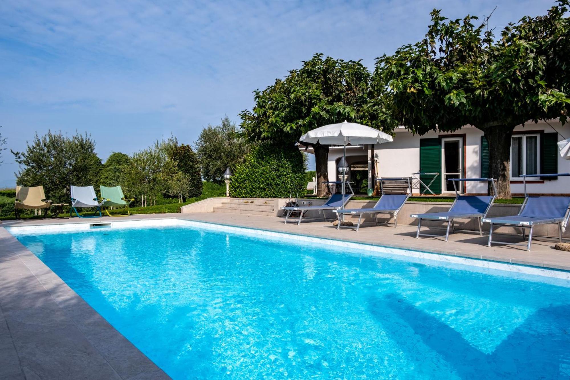 Villa Carini With 3000 Mq Garden & Heated Pool Castelnuovo del Garda Luaran gambar