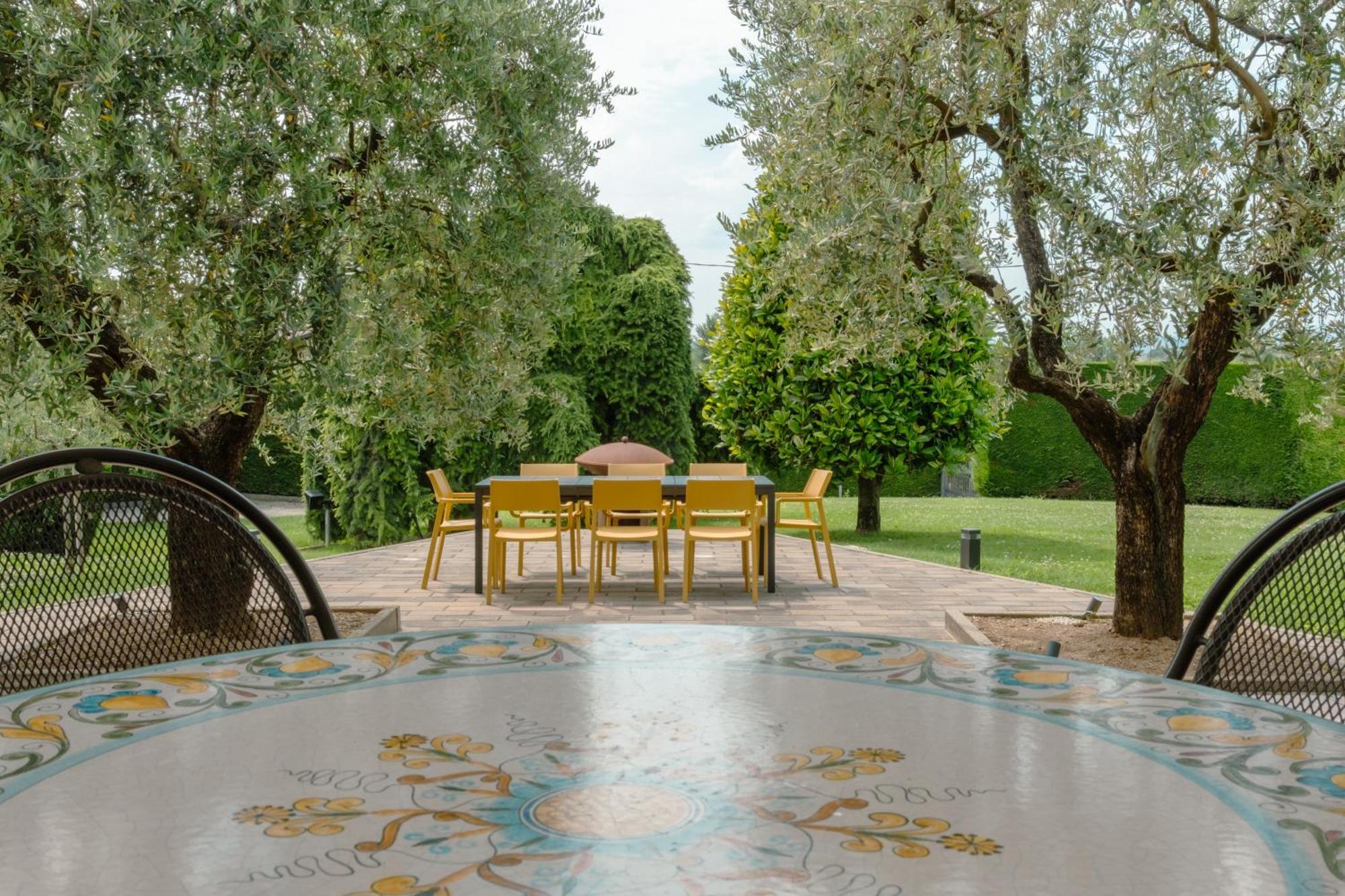 Villa Carini With 3000 Mq Garden & Heated Pool Castelnuovo del Garda Luaran gambar