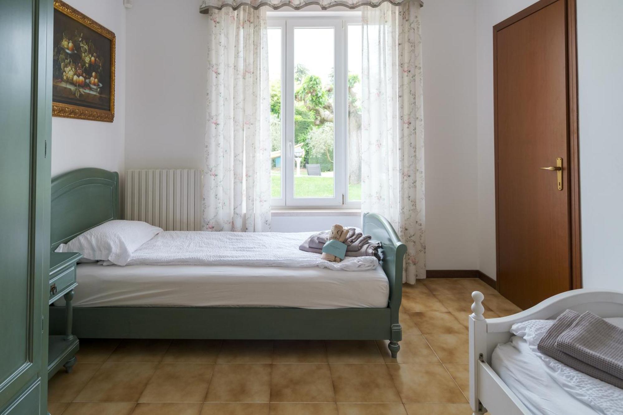 Villa Carini With 3000 Mq Garden & Heated Pool Castelnuovo del Garda Luaran gambar